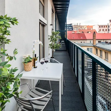 Apartment Family With Balcony In Center Of *