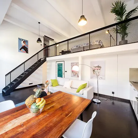 Apartment Family With Balcony In Center Of *