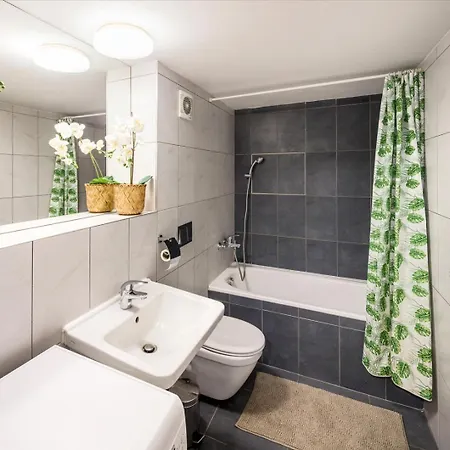 Family 3br With Balcony I Metro I Center Of I Karlin * Prag