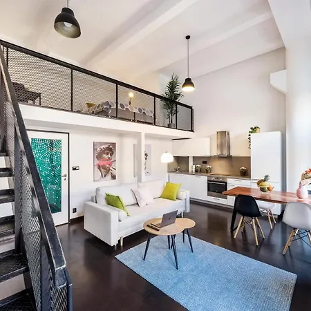 Apartment Family With Balcony In Center Of *