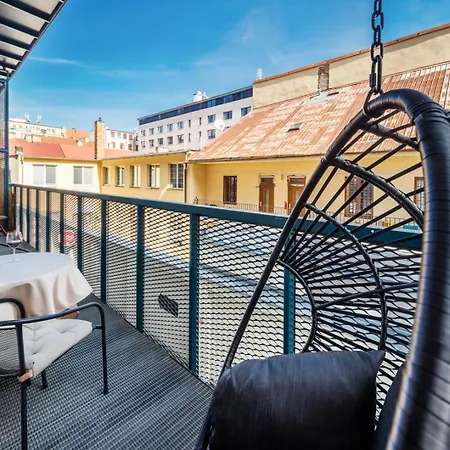 Family With Balcony In Center Of Apartment Prag