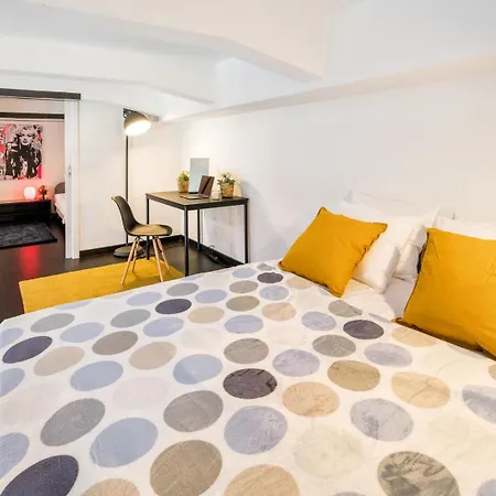 Apartment Family With Balcony In Center Of Prag