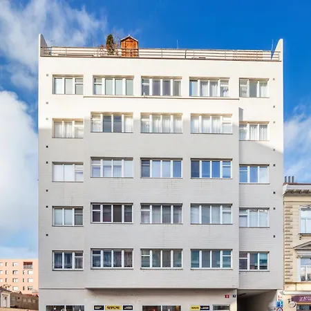 Apartment Family With Balcony In Center Of *