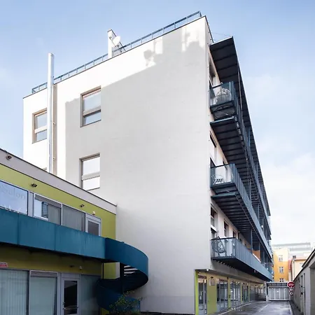 Apartment Family With Balcony In Center Of *
