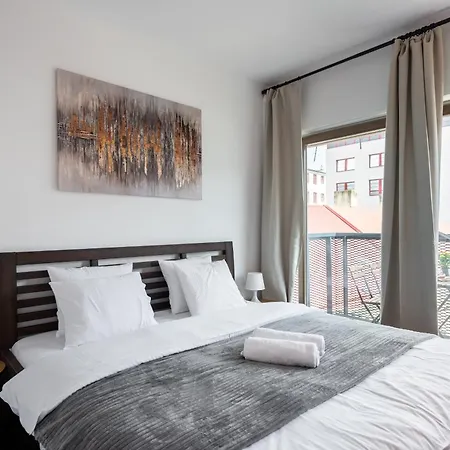 Family With Balcony In Center Of Apartment Prag